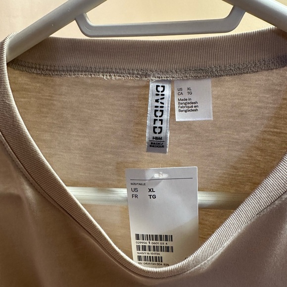 Cropped block t-shirt ** tags attached** - Picture 2 of 7